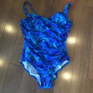 BNWOT Kirkland one piece bathing suit